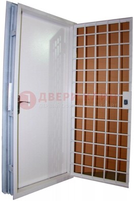 Белая стальная бронированная дверь с нитроэмалью ДБ-7 в Оренбурге