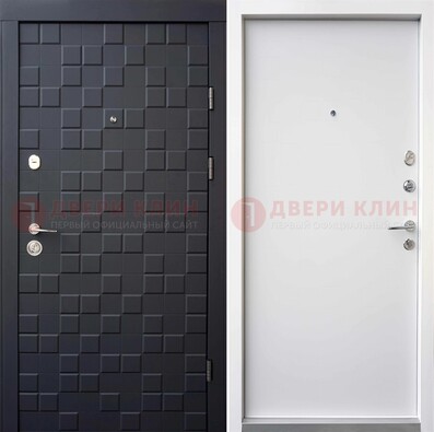 Темная входная дверь с белой МДФ внутри ДМ-222 в Оренбурге