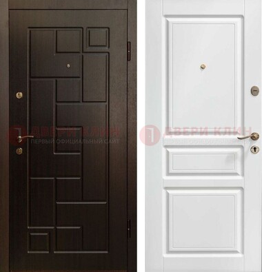 Входная дверь Коричневая металлическая филенчатая с белой МДФ внутри ДМ-241 в Саратове