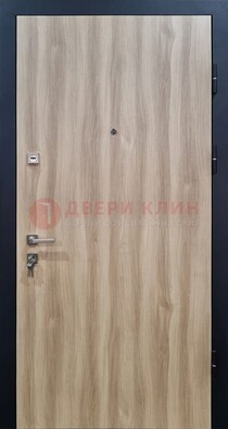 Светлая металлическая дверь с МДФ ДМ-340 в Оренбурге