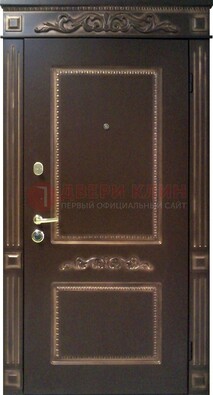 Входная дверь с массивом дуба в темном цвете ДМД-65 в Оренбурге