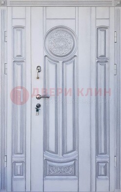 Белая двухстворчатая дверь с массивом дуба ДМД-72 в Оренбурге