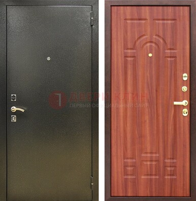 Входная темно-серая дверь с порошковой отделкой и МДФ Миланский орех ДП-281 в Оренбурге
