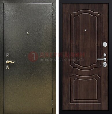Темно-серая железная дверь с порошковым покрытием и коричневой МДФ ДП-288 в Оренбурге