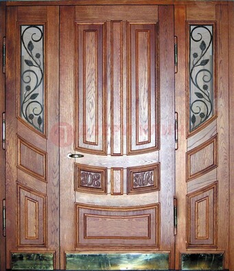 Парадная дверь со стеклом и ковкой ДПР-35 для загородного дома в Щербинке