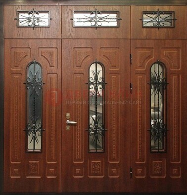 Парадная дверь с металлическими вставками и ковкой ДПР-72 в дом в Оренбурге