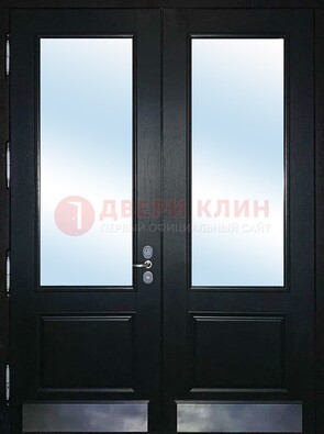 Черная двухстворчатая металлическая дверь со стеклом ДС-25 в Оренбурге