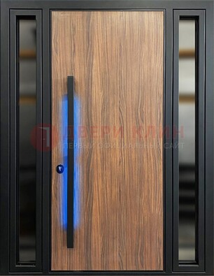 Коричневая металлическая дверь со стеклом ДС-69 в Оренбурге