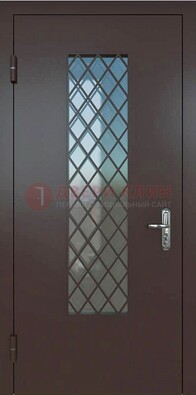 Темная металлическая дверь с решеткой и стеклом ДС-7 в Оренбурге