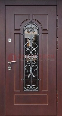 Темная входная дверь со стеклом и ковкой ДСК-117 в Твери