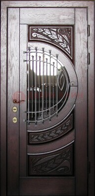 Одностворчатая входная дверь со стеклом и ковкой ДСК-21 в Красногорске
