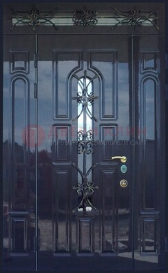 Глянцевая полуторная дверь Винорит стекло и ковка ДСК-275 в Оренбурге