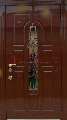 Красивая металлическая дверь со стеклом и ковкой ДСК-33 в Оренбурге
