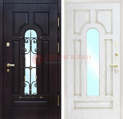 Металлическая дверь со стеклом и ковкой ДСК-55 в частный дом в Красногорске