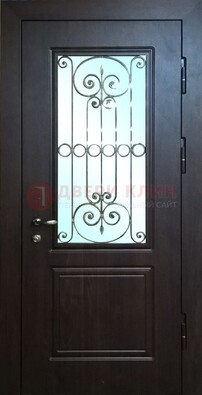 Железная дверь со стеклом и ковкой ДСК-65 для общественных зданий в Оренбурге