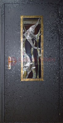 Металлическая дверь со стеклом и ковкой ДСК-82 для крыльца в Оренбурге