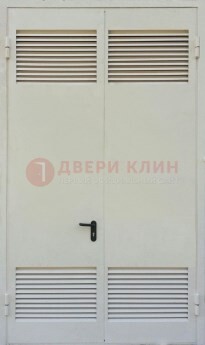 Белая металлическая техническая дверь с вентиляционной решеткой ДТ-6 в Оренбурге