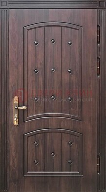 Коричневая уличная дверь с виноритом для дома ДВТ-235 в Оренбурге