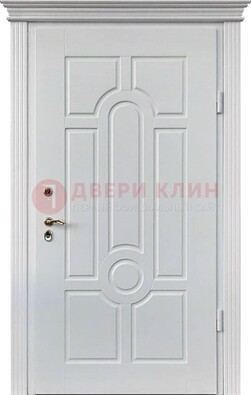 Белая уличная дверь с виноритом для дома ДВТ-247 в Оренбурге
