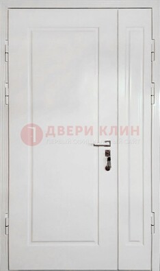 Полуторная металлическая дверь с МДФ в белом цвете ПЛ-24 в Оренбурге