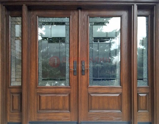 Распашная стальная дверь с массивом с витражом и фрамугами ВЖ-21 в Оренбурге